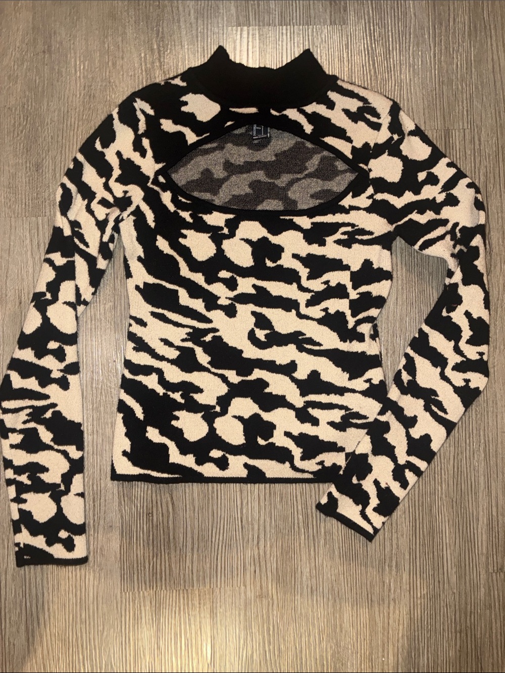 Forever 21 Black and Cream Long-Sleeve sweater with open round front